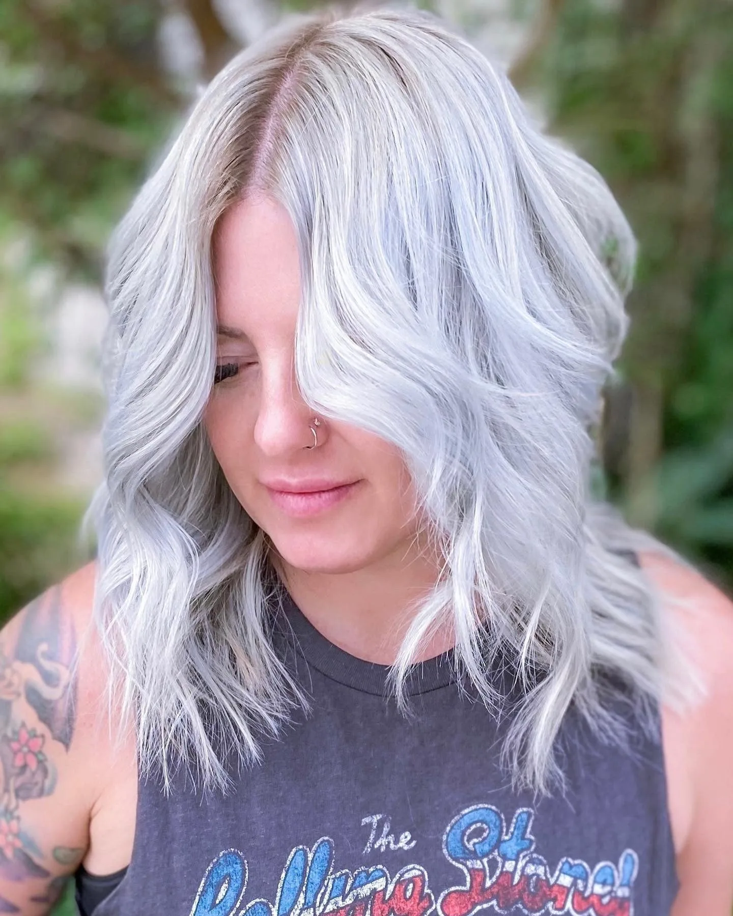 1. Soft Waves with Ash Platinum Finish (Ash Platinum Hair Color)