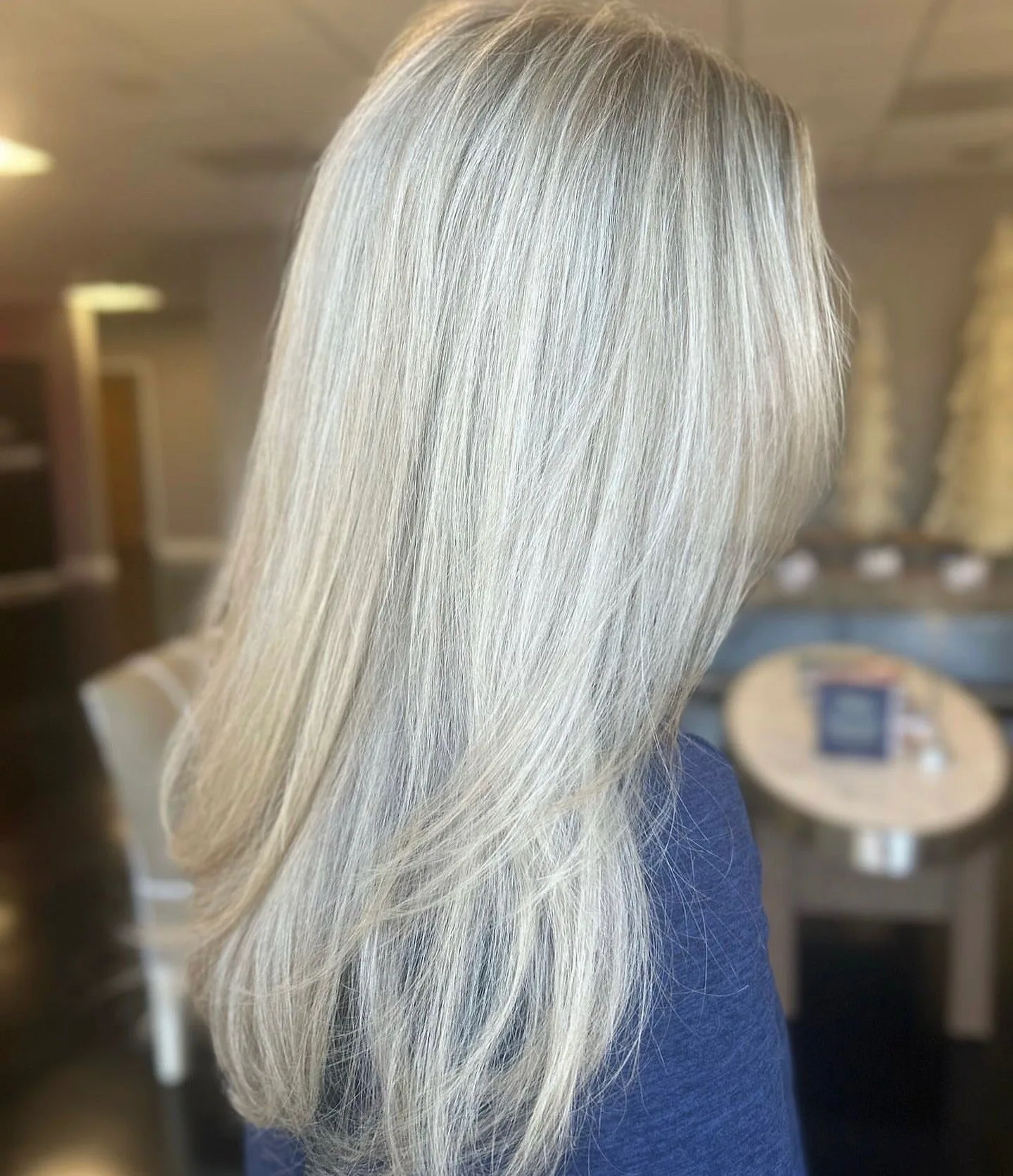 8. Layered Ash Platinum with Soft Texture (Ash Platinum Hair Color)