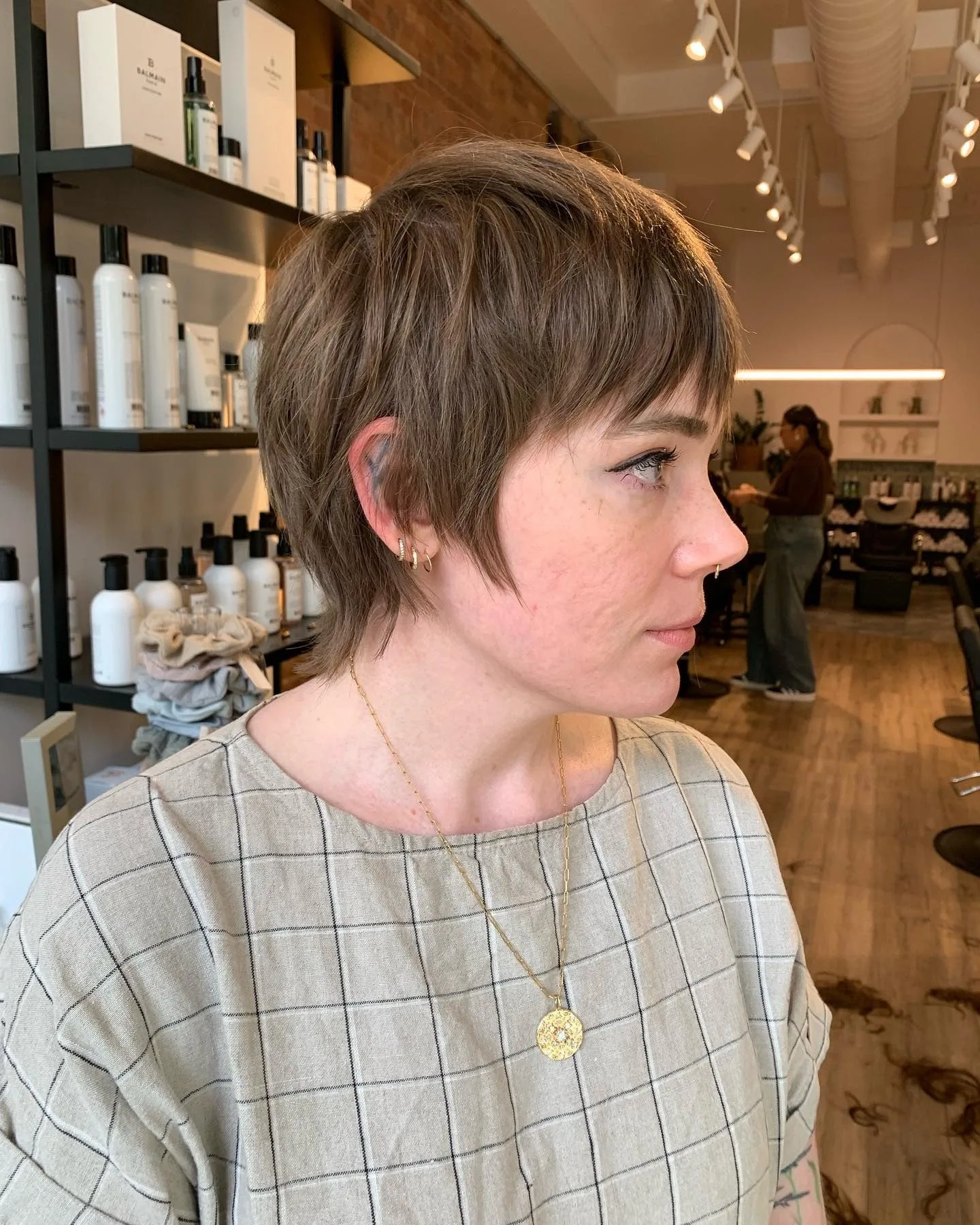 1. Textured Ash Brown Pixie Wolf (Short Wolf Haircut)