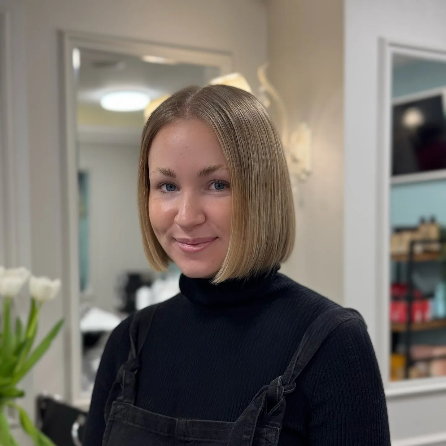 12. Classic Blonde Precision Bob (Classic Bob Cut)