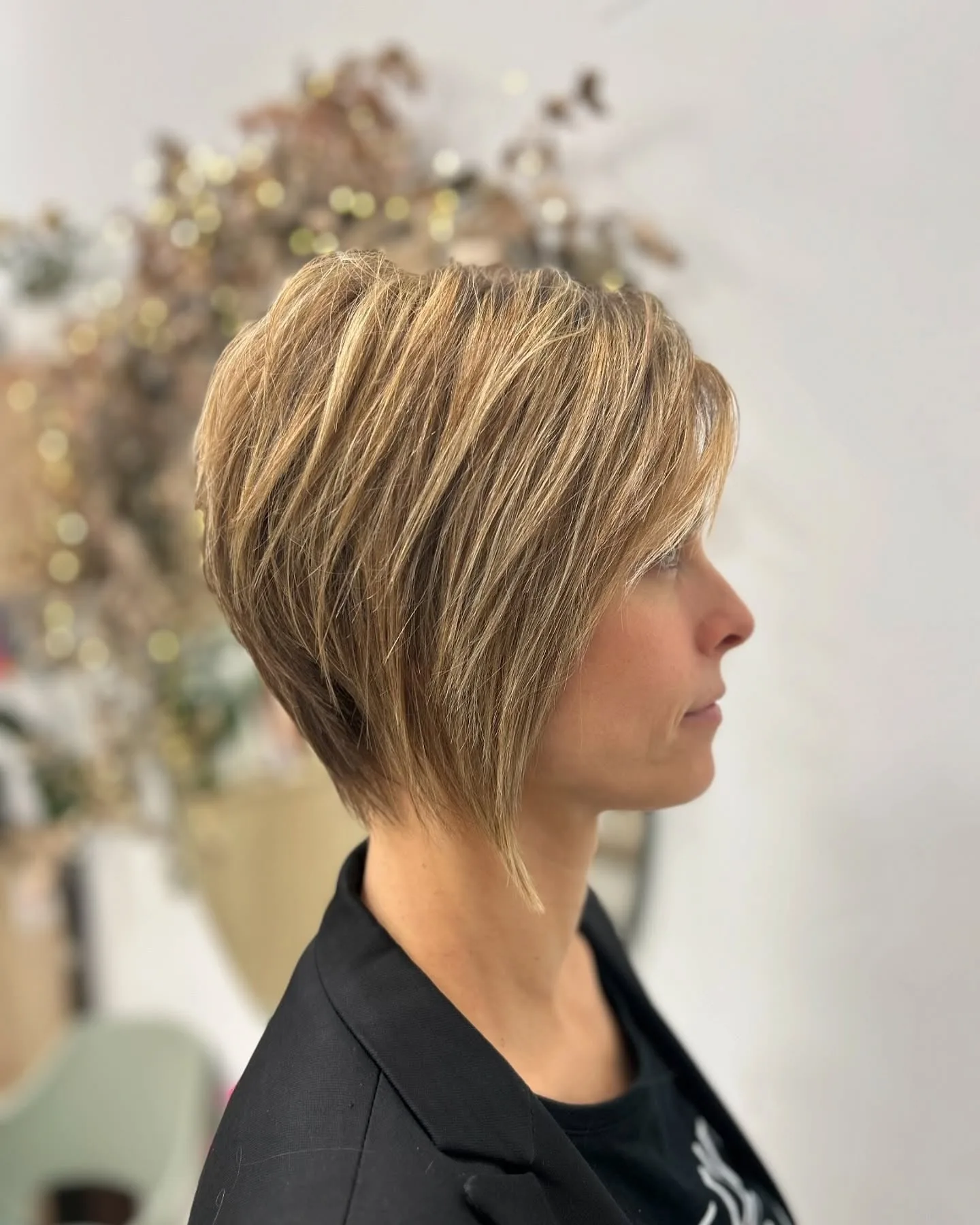 13. Honey Bronde Graduated Pixie Bob (Long Pixie Cuts)