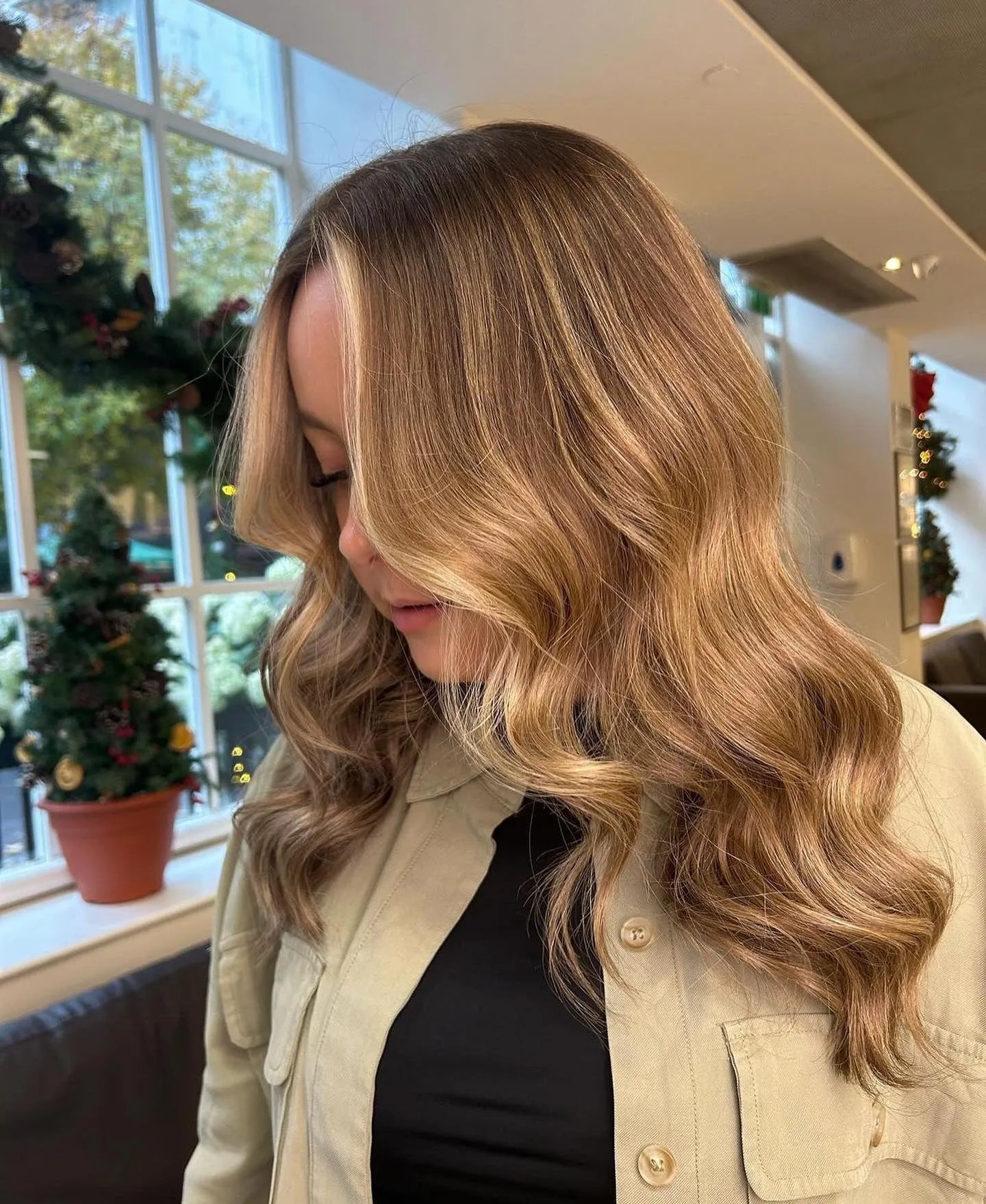 2. Golden Honey Radiance (Caramel Honey Blonde)