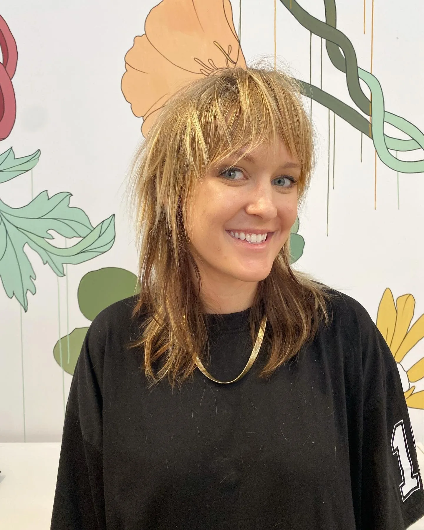 4. Choppy Mullet-Inspired Cut with Honey Highlights (Messy Fringe Haircut For Women)