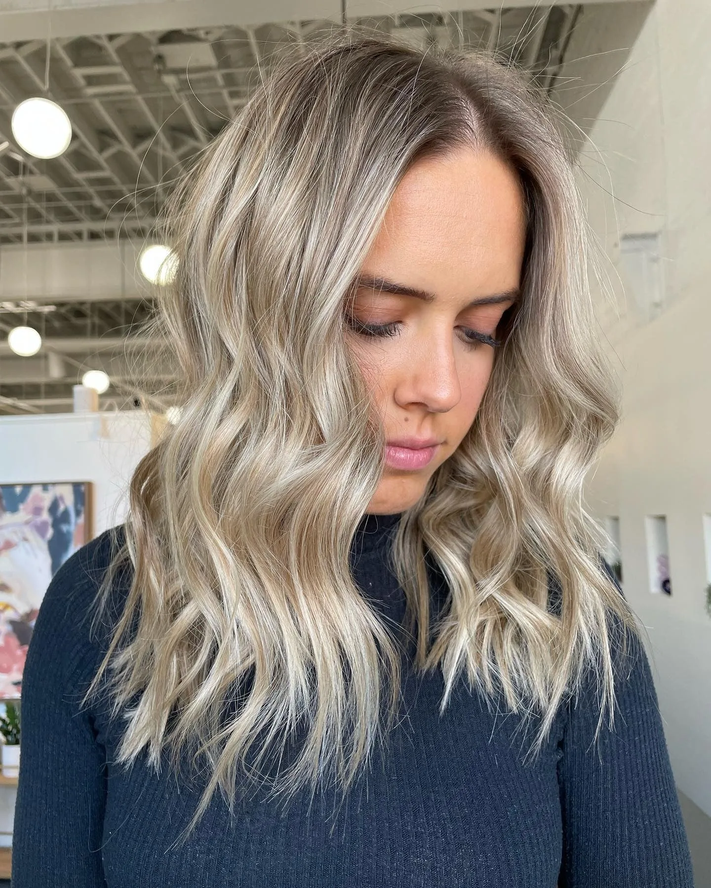 4. Textured Rooted Champagne Lob (Champagne Blonde Hair Color)