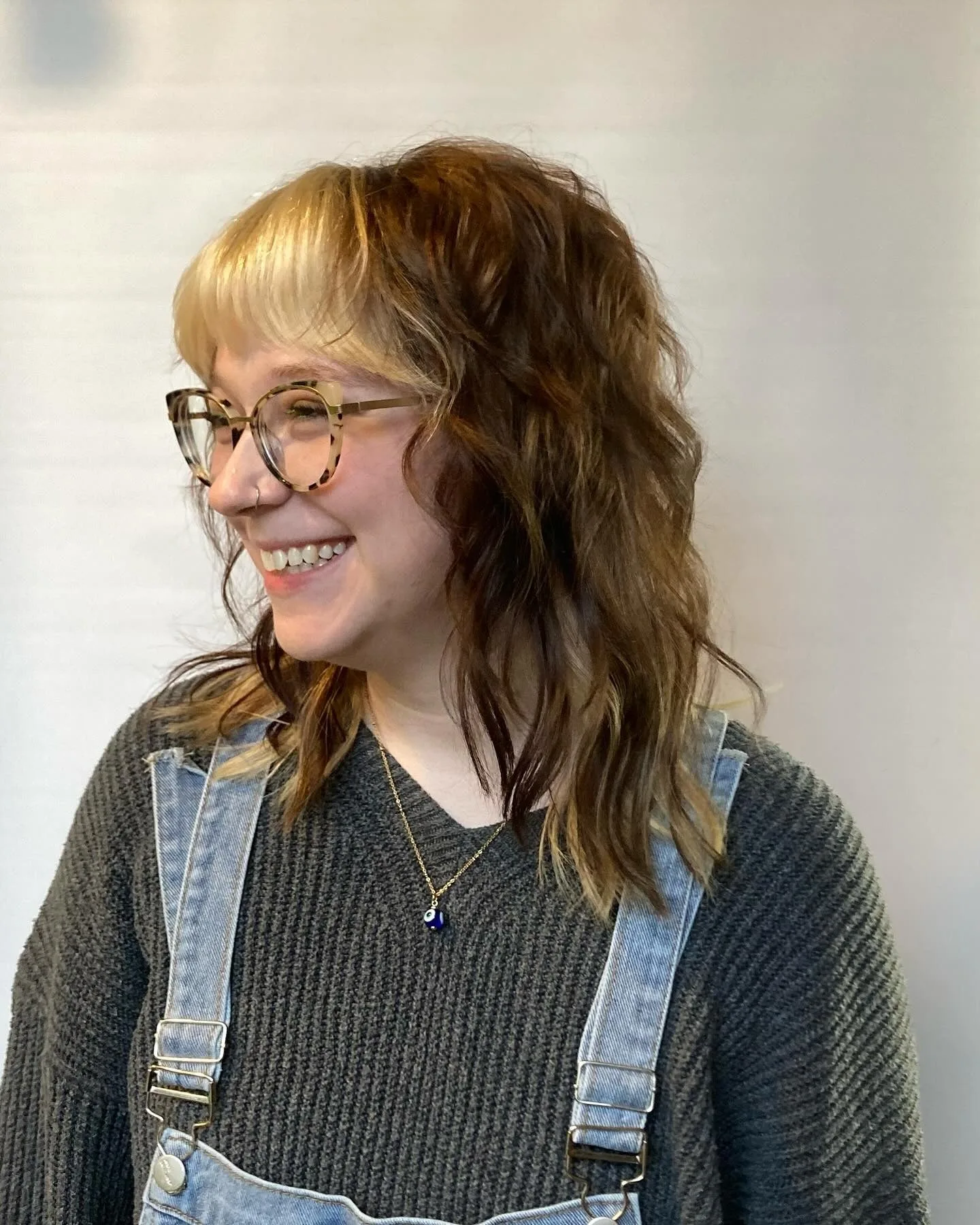 6. Dual-Tone Shag with Warm Brunette and Blonde Fringe (Shaggy Haircuts)