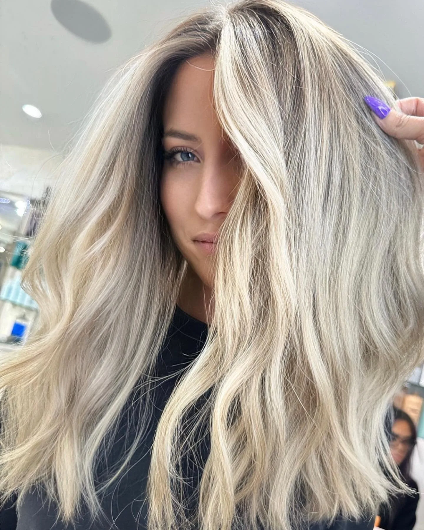 6. Luminous Face-Framing Champagne Layers (Champagne Blonde Hair Color)