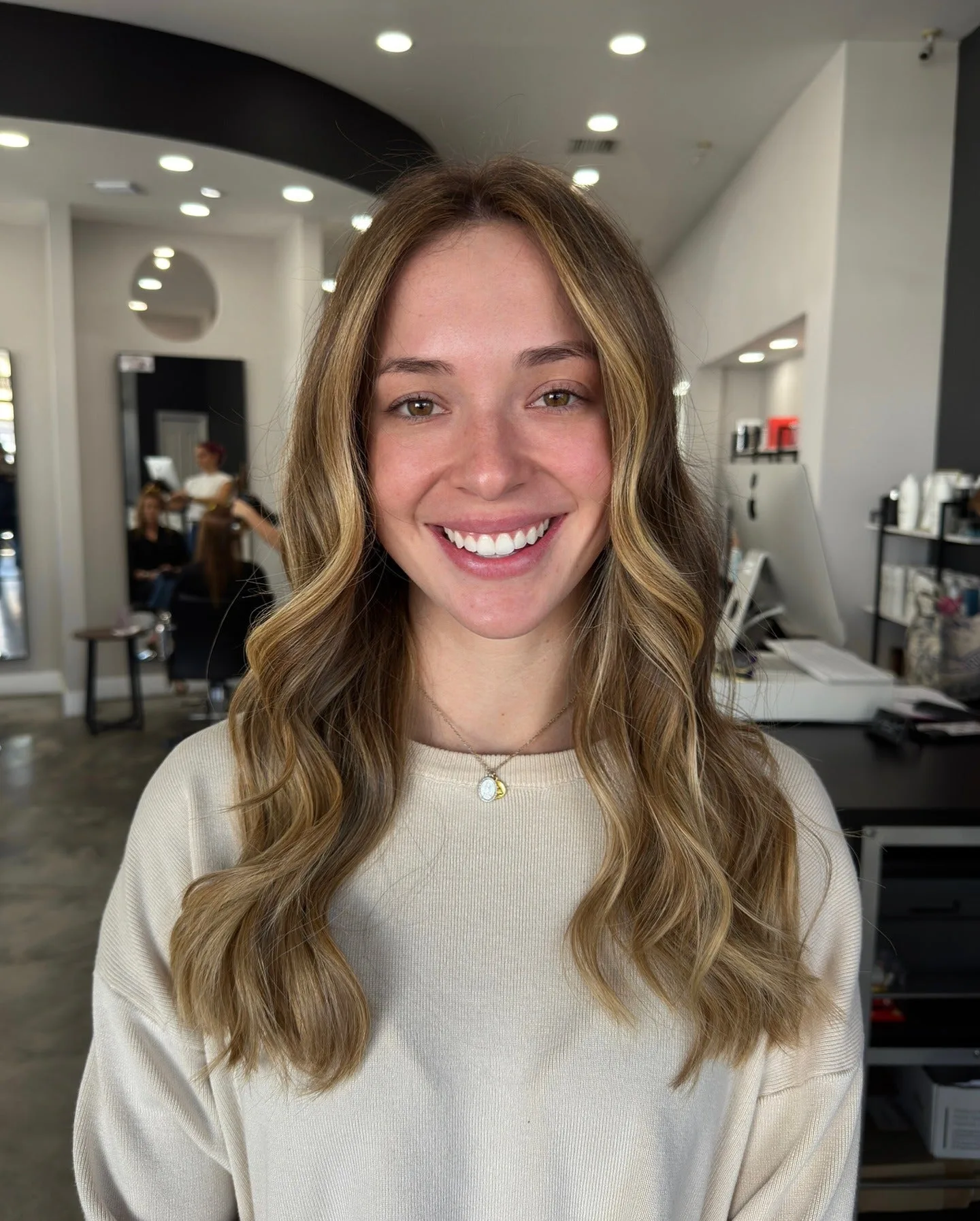 8. Sunlit Caramel Layers (Caramel Honey Blonde)