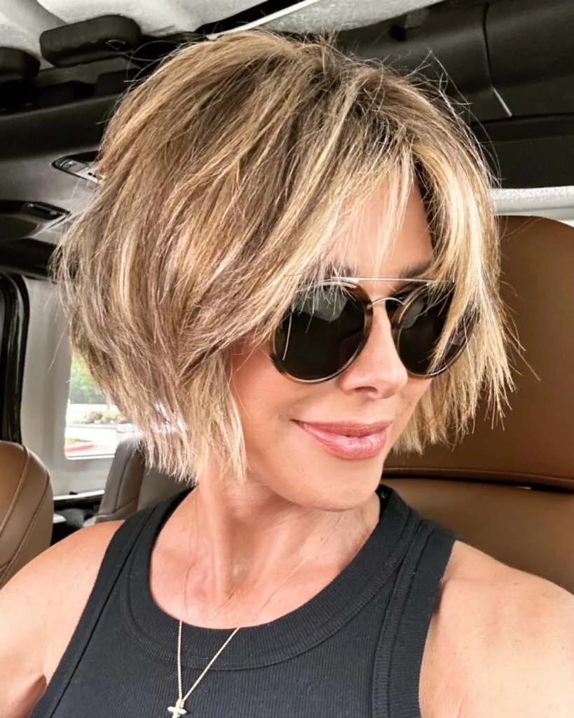 Chic Layered Choppy Bob with Subtle Highlights