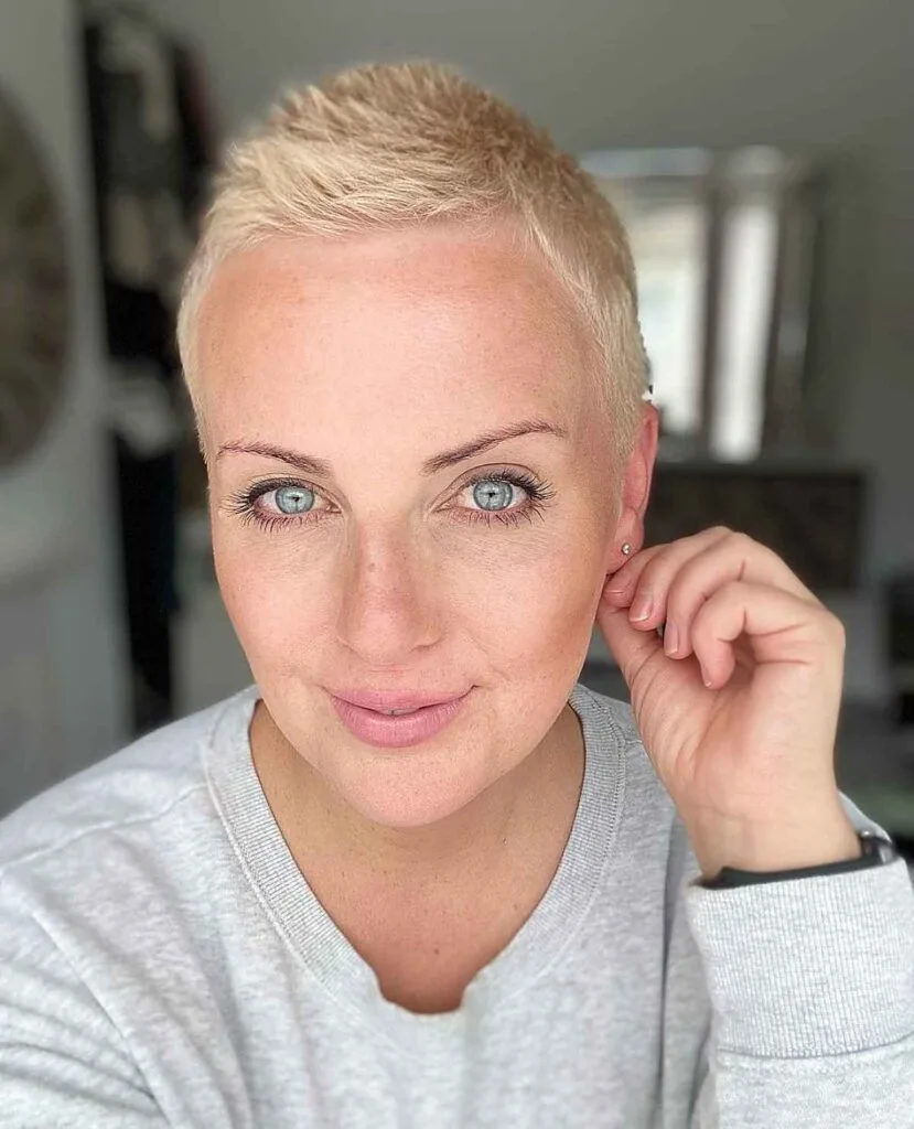 short spiky pixie hairstyle for women over 60