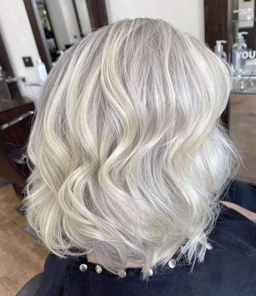 Soft Wavy Platinum Blonde Bob with Subtle Layers