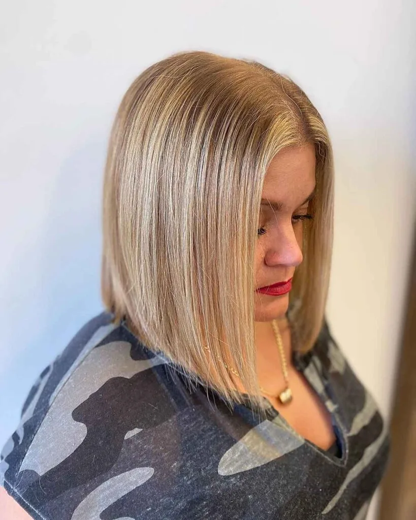 Stylish Shoulder-Length Long Bob for Plus-Size Women