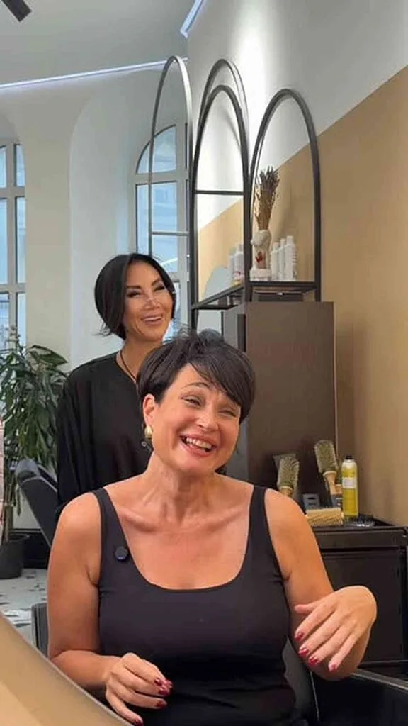 Chic Side Parted Pixie Cut