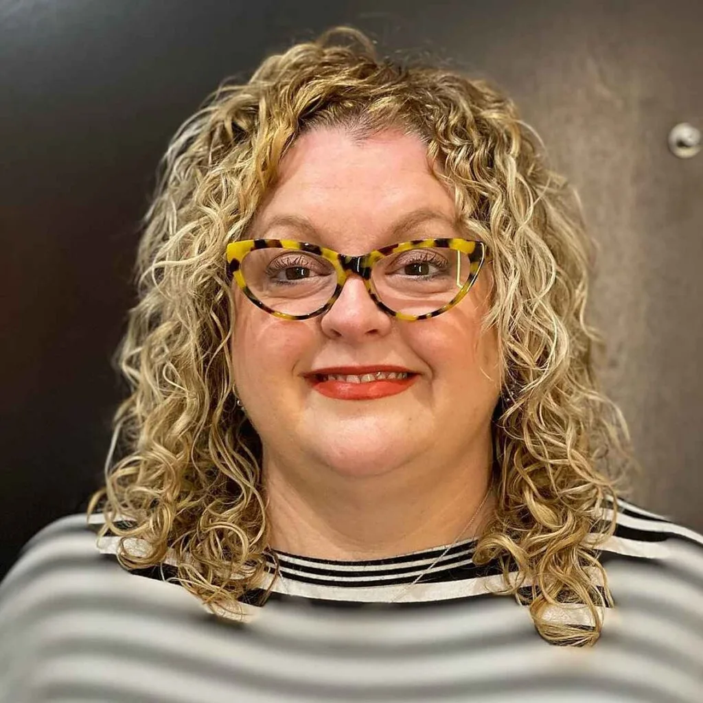 Blonde Curls for Overweight Women with Pudgy Cheeks