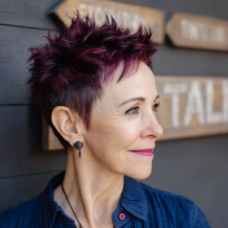 Chic Textured Pixie Cut with Bold Highlights