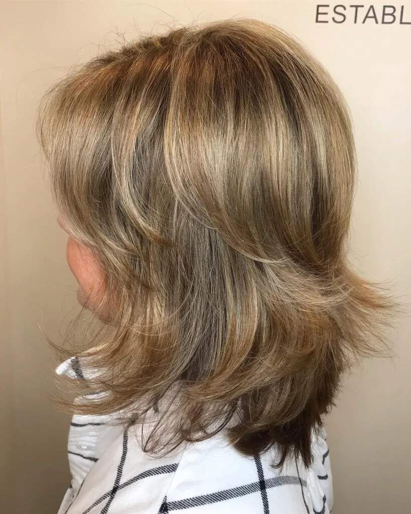 Softly Layered Shoulder-Length Bob with Natural Highlights