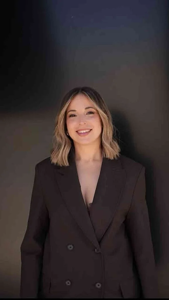 Stylish Blunt Lob with Loose Waves