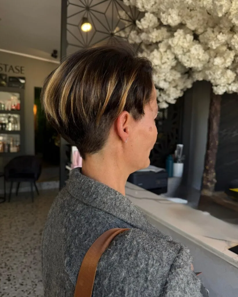Stylish Textured Pixie Cut with Defined Layers