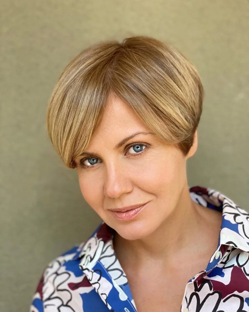 Stylish Textured Short Bob with Side-Swept Bangs