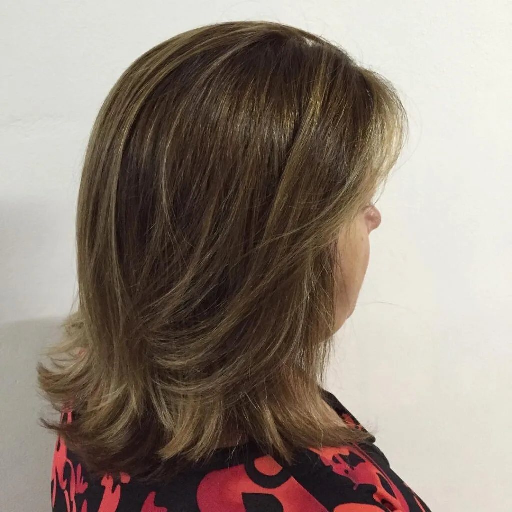 Warm Toned Layered Shoulder-Length Bob with Subtle Highlights