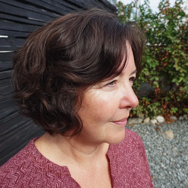 Chic Textured Bob with Soft Waves