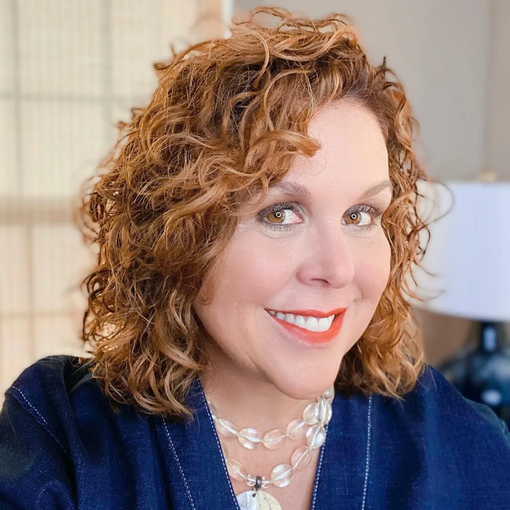 Chic Textured Curly Cut with Defined Layers