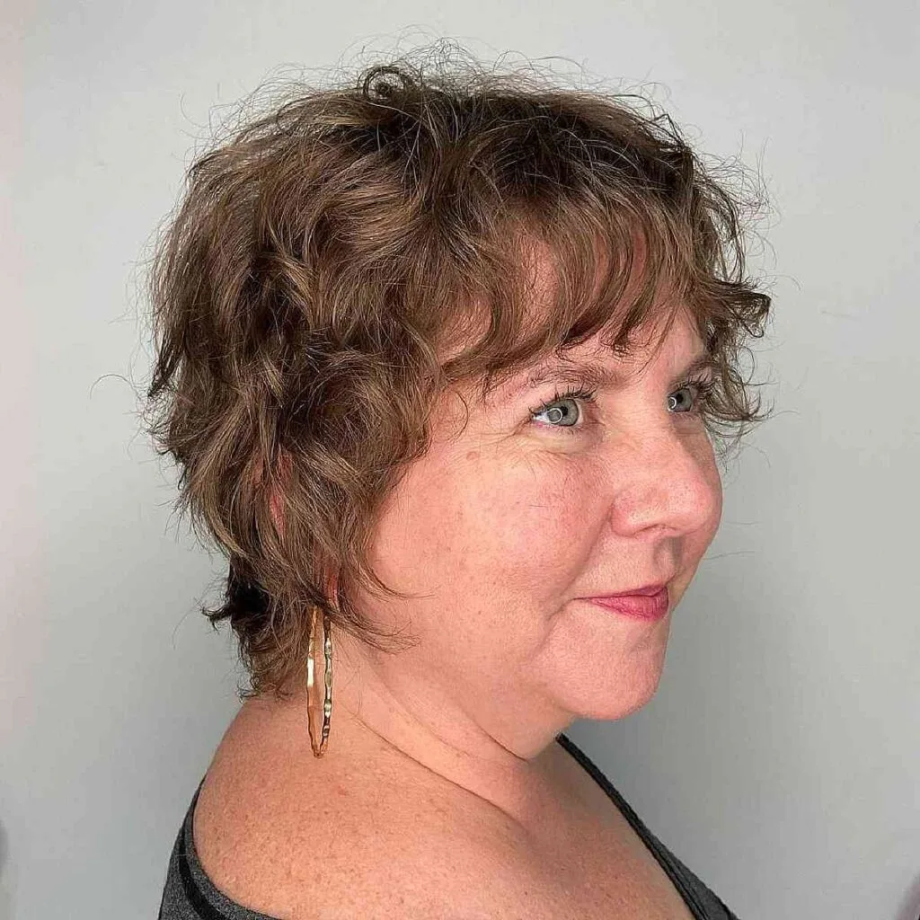 Chic Wavy Shag for Round Faces
