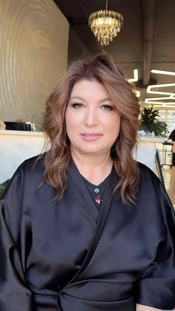 Effortless Layered Waves with Natural Shine