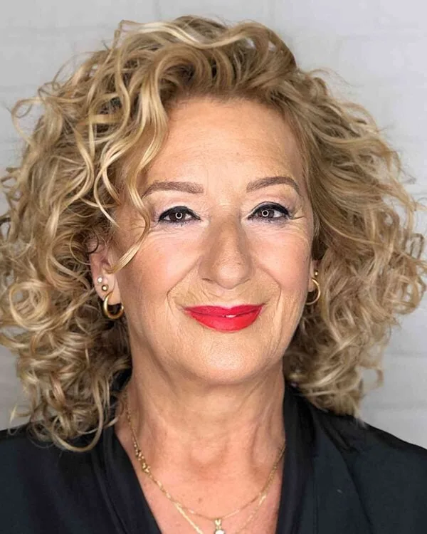 Effortlessly Bouncy Curly Cut with Defined Layers