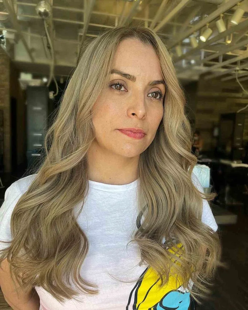 Long Blonde Wavy Hair for Ladies Over Forty