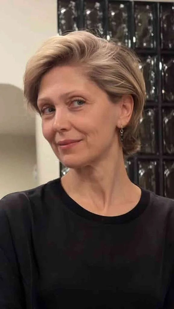 Stylish Bixie Cut with Soft Layers