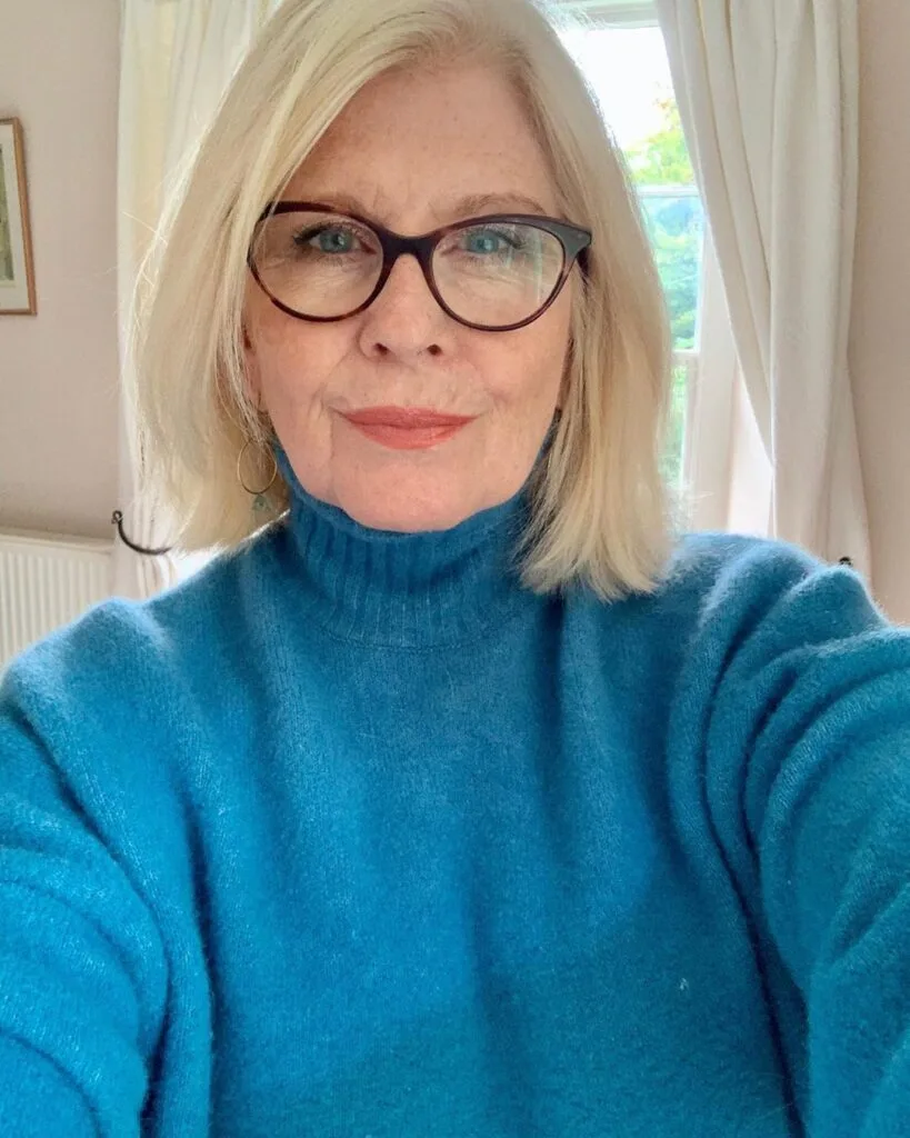 The Face-Framing Bob for Glasses