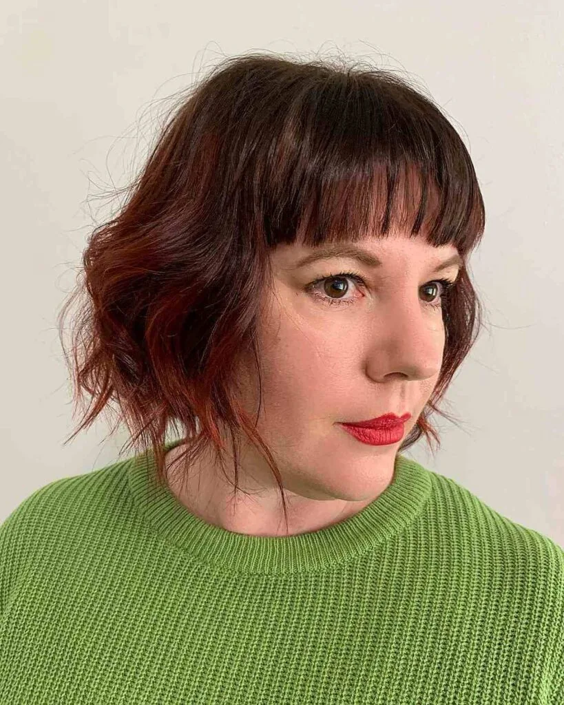 Chic Wavy Bob with Sleek Bangs for 40-year-old women