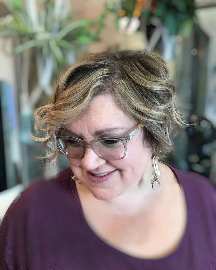 Effortless Cut For Wavy Tresses