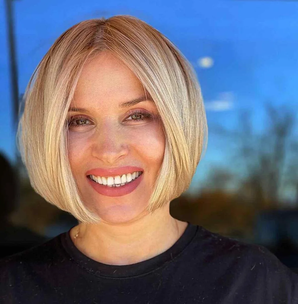 Elegant Blonde Bob Without Bangs for Women Over Forty