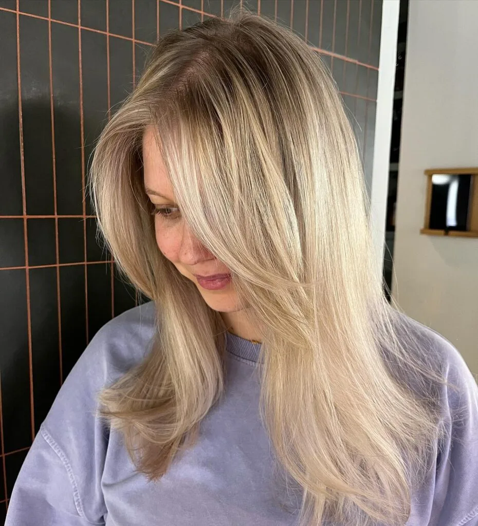 Elegant Light Blonde Long Layers with Soft Movement