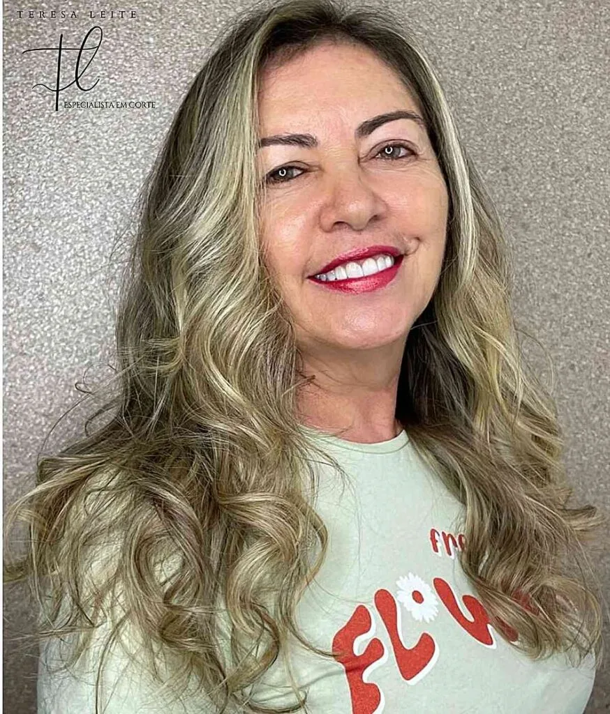 Elegant Side Part and Waves for Long Fine Hair on Overweight Ladies Over 50