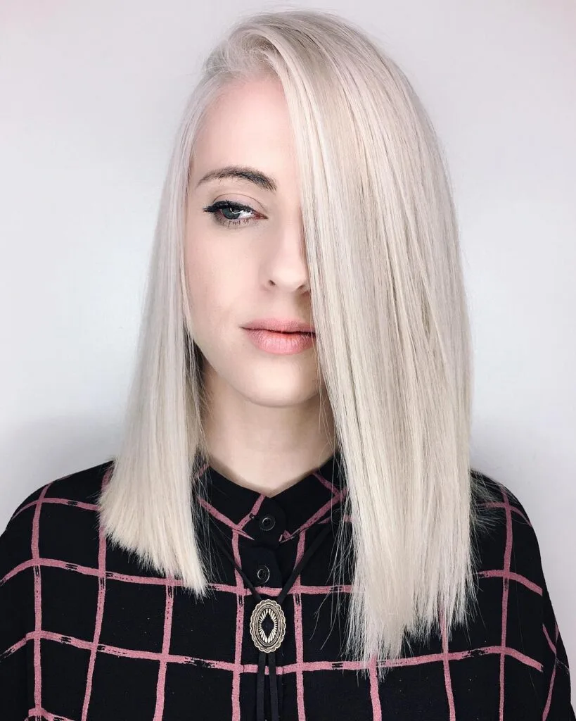 Sleek Asymmetrical Light Blonde Cut with Bold Side Part