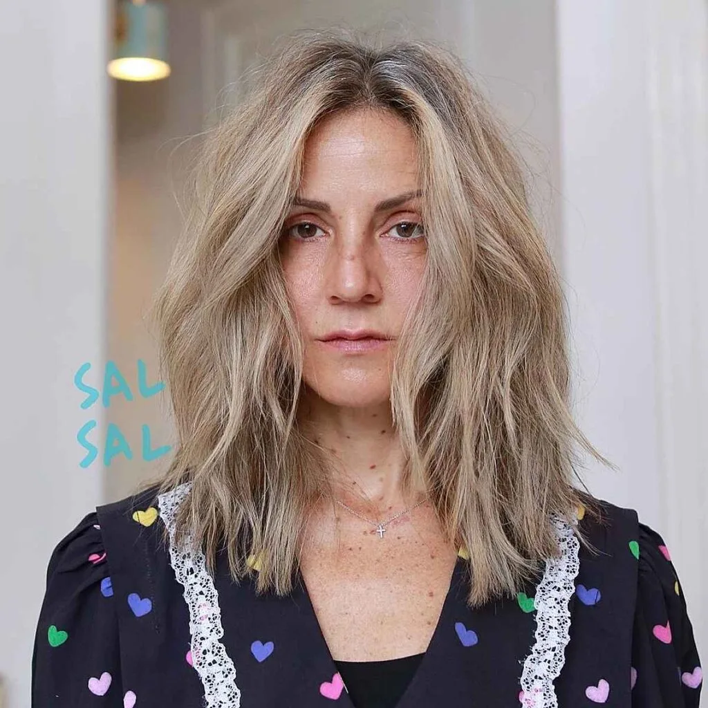 Chic Medium Layered Hair for Women in Their 40s