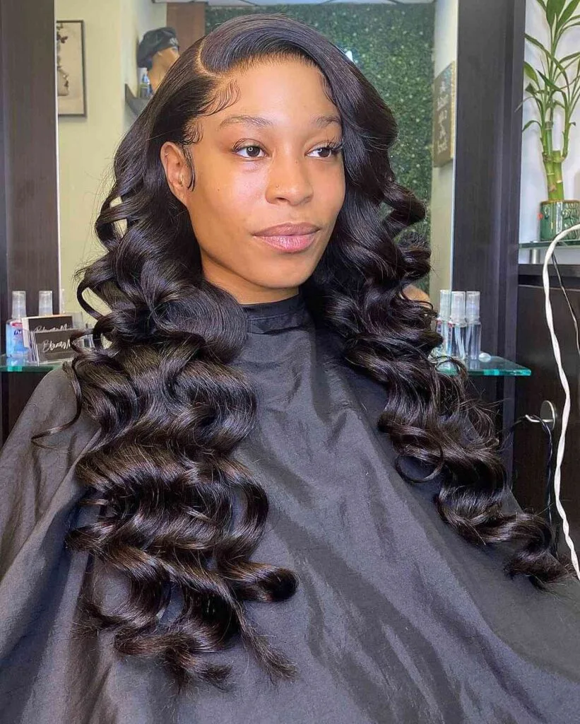 Classic Hollywood Curls for Black Women Over 40 Years Old