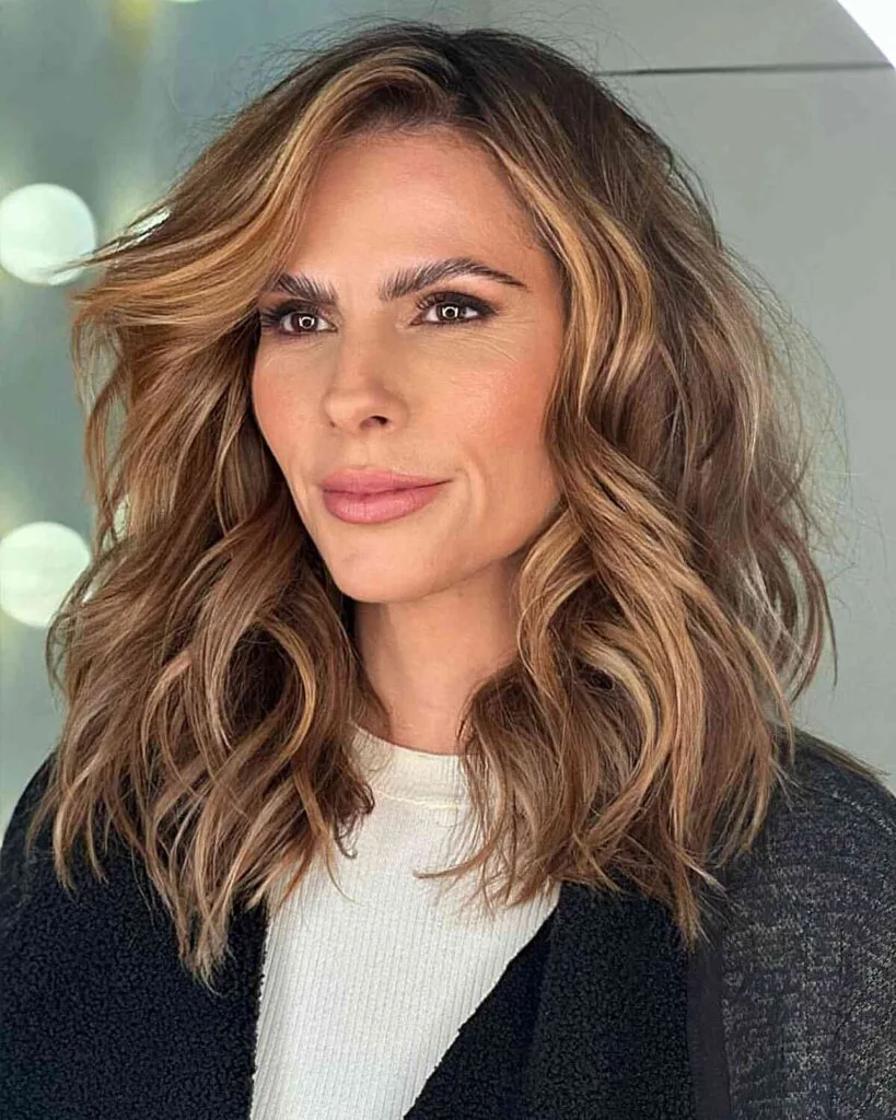 Medium-Length Blowout Featuring Caramel and Blonde Highlights for 40-Year-Olds