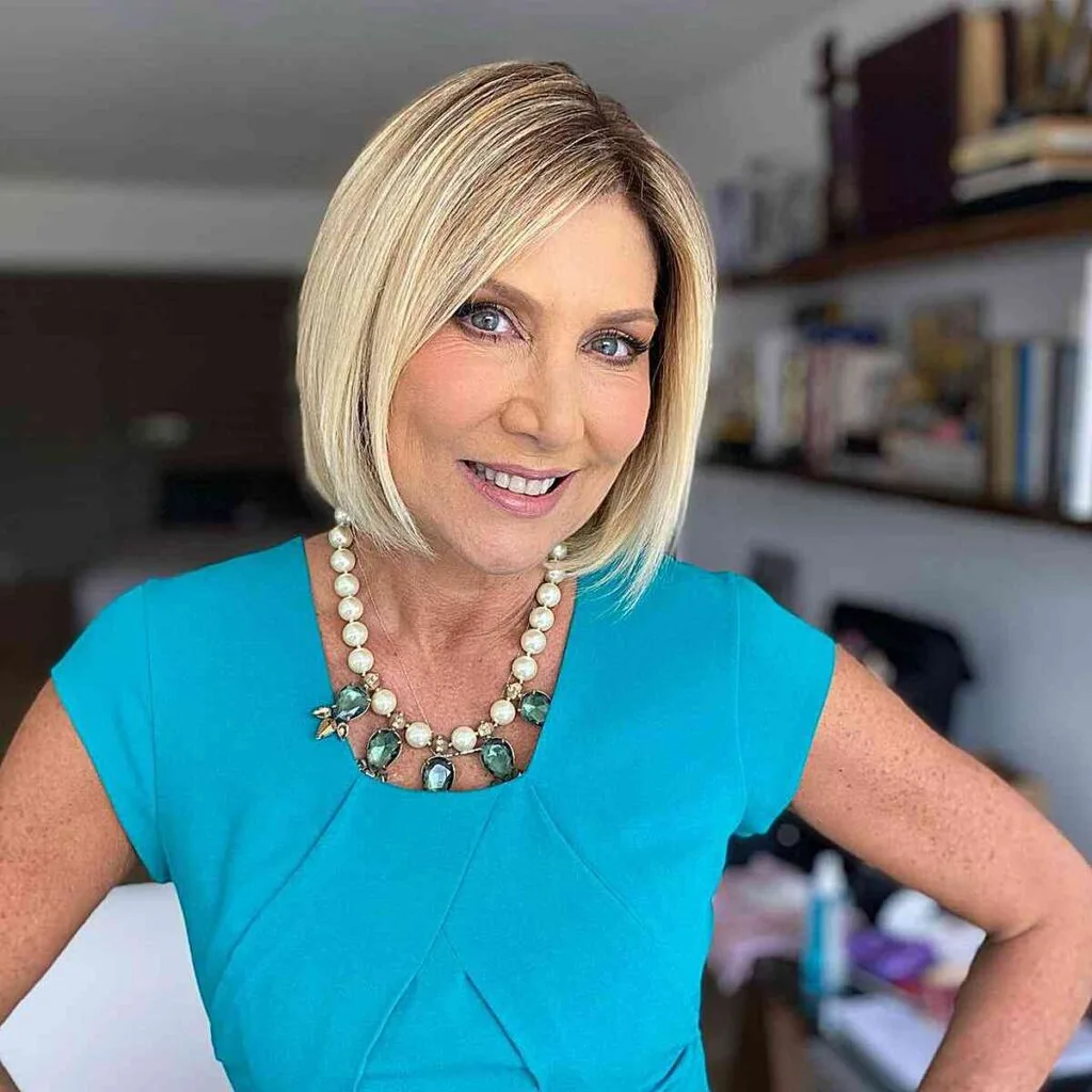 Rooty Champagne Blonde Hair Color for Women Aged 50