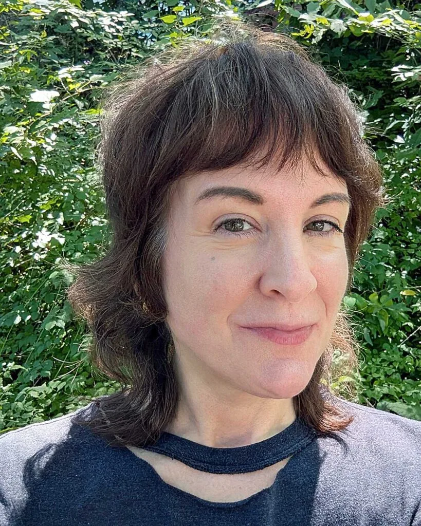Short brunette wavy shag with retro fringe