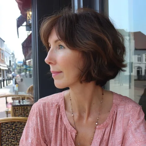 Softly Curled Short Bob with Subtle Layers