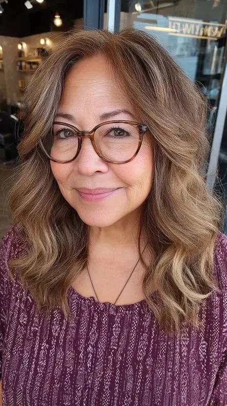 Softly Layered Waves with Subtle Highlights