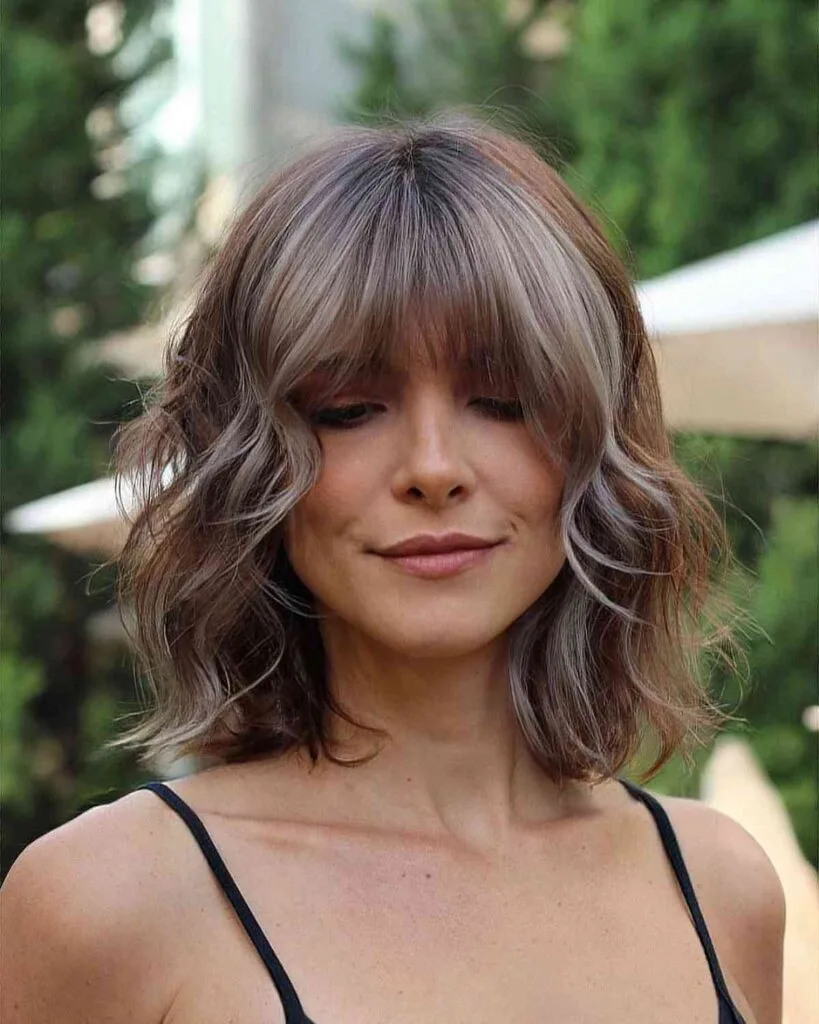 Sun-Kissed Highlights on a Medium-Length Cut for 40-Year-Olds