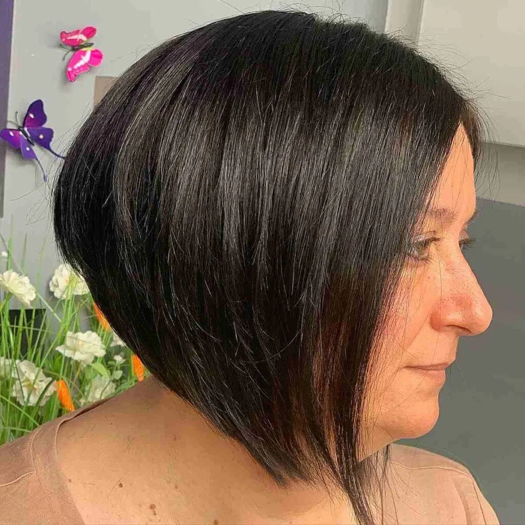 Soft and Textured Bob with Graduation for Old Women
