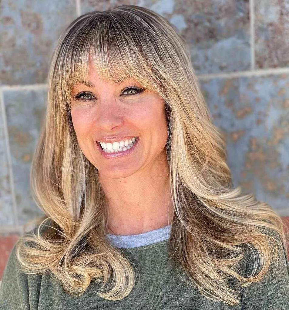 Stylish Mid-Length Cut with Flowing Layers
