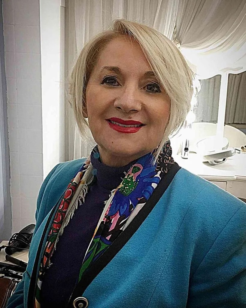 Trendy Blonde Side-Swept Pixie Bob for Old Ladies with Thin Hair